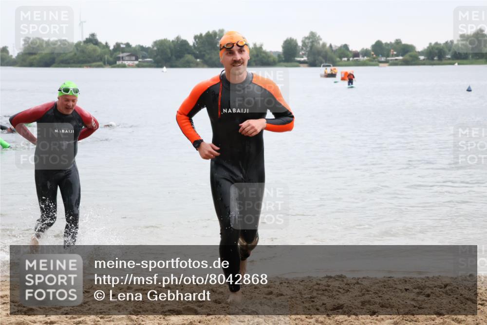 21.06.2025 - 27. Vierlanden-Triathlon Lena Gebhardt http://msf.ph/oto/8042868 15.06.2025 13:22:52 Schwimmen 1243, 1305 meine-sportfotos.de