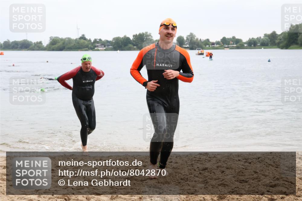 21.06.2025 - 27. Vierlanden-Triathlon Lena Gebhardt http://msf.ph/oto/8042870 15.06.2025 13:22:53 Schwimmen 1243, 1305 meine-sportfotos.de