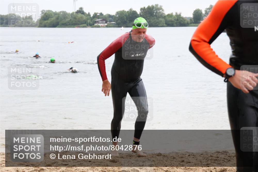 21.06.2025 - 27. Vierlanden-Triathlon Lena Gebhardt http://msf.ph/oto/8042876 15.06.2025 13:22:54 Schwimmen 1243, 1305 meine-sportfotos.de