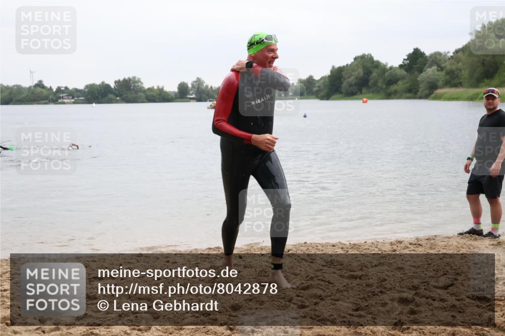 21.06.2025 - 27. Vierlanden-Triathlon Lena Gebhardt http://msf.ph/oto/8042878 15.06.2025 13:22:55 Schwimmen 1243, 1305 meine-sportfotos.de