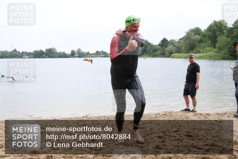 21.06.2025 - 27. Vierlanden-Triathlon Lena Gebhardt http://msf.ph/oto/8042884 15.06.2025 13:22:56 Schwimmen 1243, 1305 meine-sportfotos.de