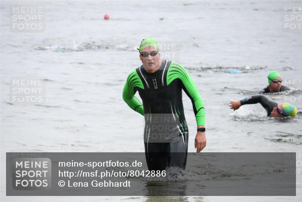 21.06.2025 - 27. Vierlanden-Triathlon Lena Gebhardt http://msf.ph/oto/8042886 15.06.2025 13:23:05 Schwimmen 1250, 1305 meine-sportfotos.de