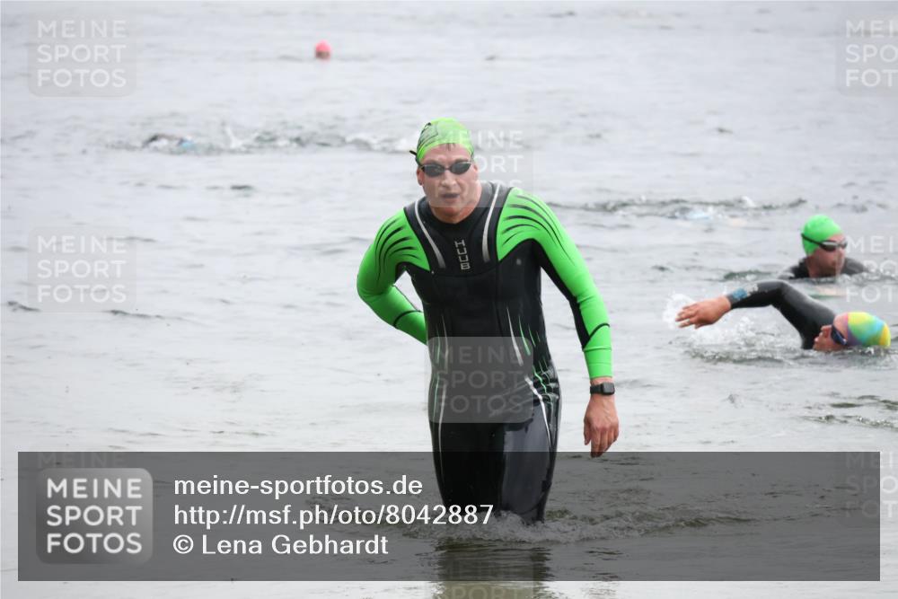 21.06.2025 - 27. Vierlanden-Triathlon Lena Gebhardt http://msf.ph/oto/8042887 15.06.2025 13:23:05 Schwimmen 1250, 1305 meine-sportfotos.de