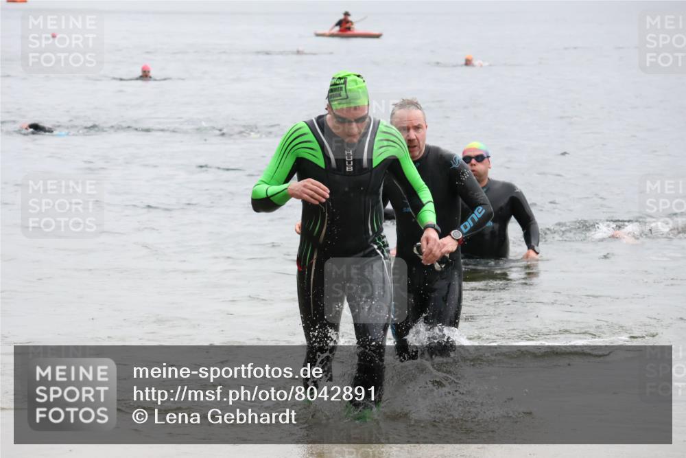 21.06.2025 - 27. Vierlanden-Triathlon Lena Gebhardt http://msf.ph/oto/8042891 15.06.2025 13:23:10 Schwimmen 1250, 1262 meine-sportfotos.de