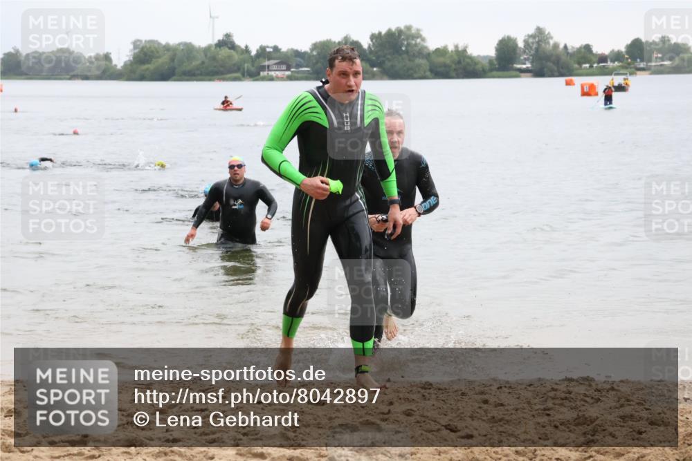 21.06.2025 - 27. Vierlanden-Triathlon Lena Gebhardt http://msf.ph/oto/8042897 15.06.2025 13:23:13 Schwimmen 1250, 1262, 1287, 1290 meine-sportfotos.de