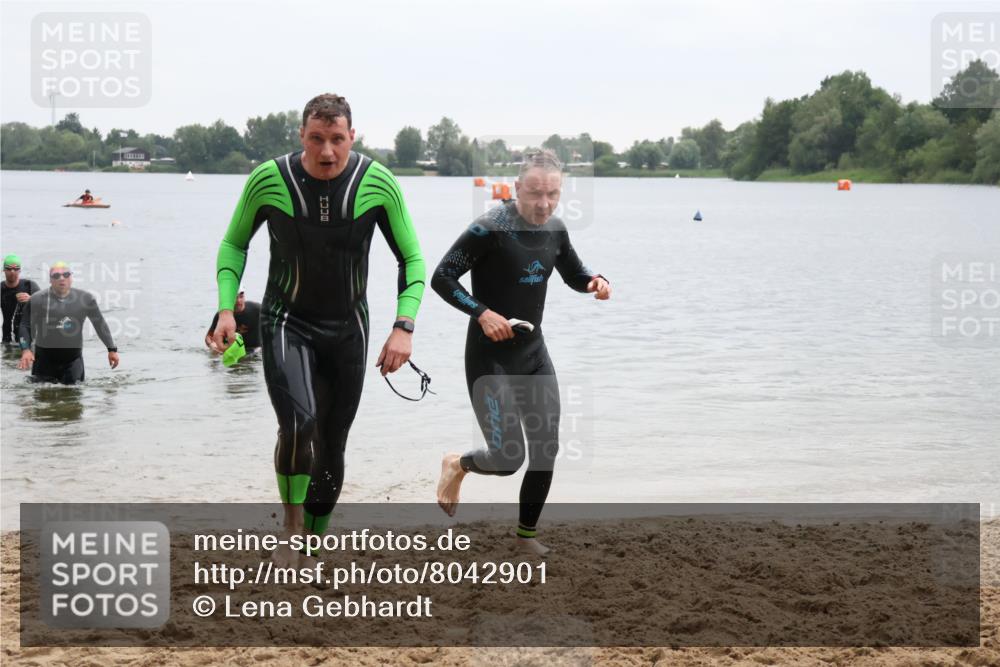 21.06.2025 - 27. Vierlanden-Triathlon Lena Gebhardt http://msf.ph/oto/8042901 15.06.2025 13:23:14 Schwimmen 1250, 1262, 1287, 1290 meine-sportfotos.de
