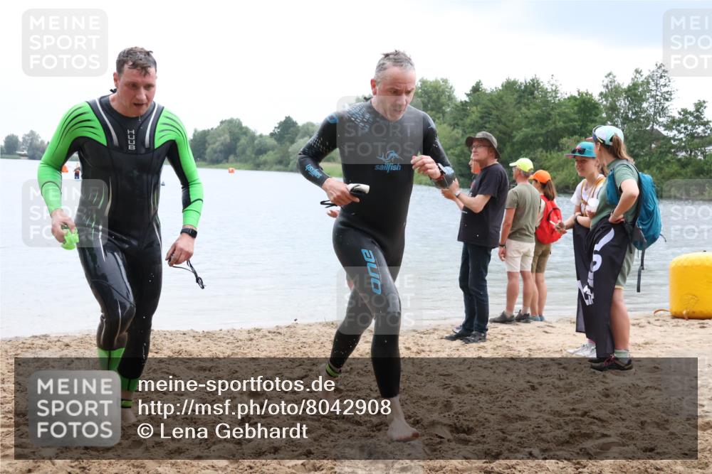 21.06.2025 - 27. Vierlanden-Triathlon Lena Gebhardt http://msf.ph/oto/8042908 15.06.2025 13:23:15 Schwimmen 1250, 1262, 1287, 1290 meine-sportfotos.de
