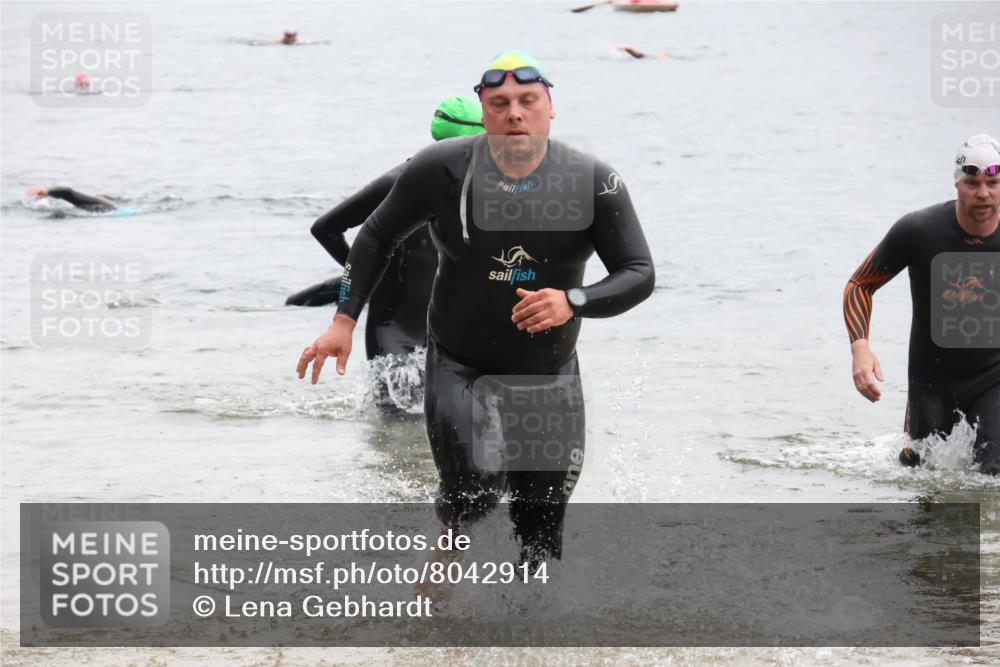 21.06.2025 - 27. Vierlanden-Triathlon Lena Gebhardt http://msf.ph/oto/8042914 15.06.2025 13:23:18 Schwimmen 1250, 1262, 1264, 1287, 1290 meine-sportfotos.de