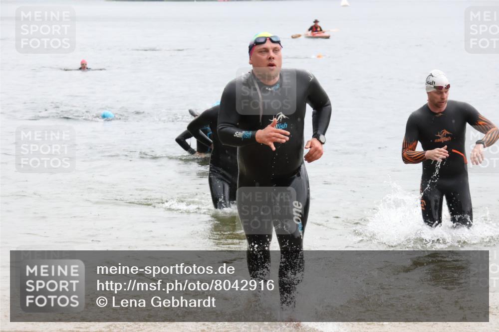 21.06.2025 - 27. Vierlanden-Triathlon Lena Gebhardt http://msf.ph/oto/8042916 15.06.2025 13:23:19 Schwimmen 1250, 1262, 1264, 1287, 1290 meine-sportfotos.de