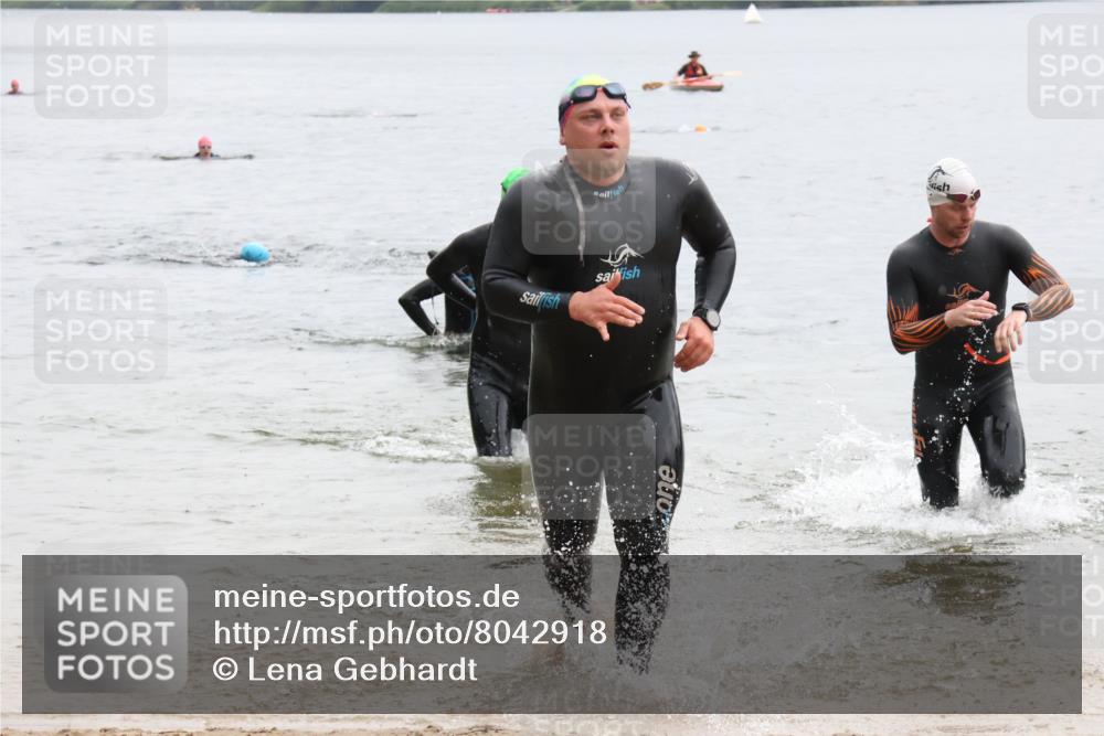 21.06.2025 - 27. Vierlanden-Triathlon Lena Gebhardt http://msf.ph/oto/8042918 15.06.2025 13:23:19 Schwimmen 1250, 1262, 1264, 1287, 1290 meine-sportfotos.de