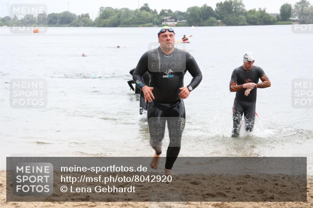 21.06.2025 - 27. Vierlanden-Triathlon Lena Gebhardt http://msf.ph/oto/8042920 15.06.2025 13:23:20 Schwimmen 1250, 1262, 1264, 1287, 1290 meine-sportfotos.de