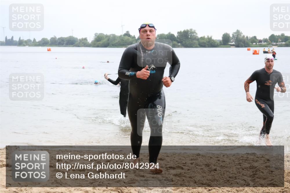 21.06.2025 - 27. Vierlanden-Triathlon Lena Gebhardt http://msf.ph/oto/8042924 15.06.2025 13:23:21 Schwimmen 1250, 1262, 1264, 1287, 1290 meine-sportfotos.de