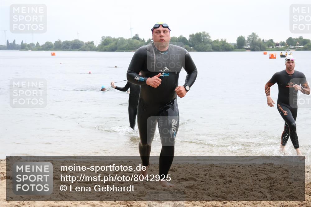 21.06.2025 - 27. Vierlanden-Triathlon Lena Gebhardt http://msf.ph/oto/8042925 15.06.2025 13:23:21 Schwimmen 1250, 1262, 1264, 1287, 1290 meine-sportfotos.de