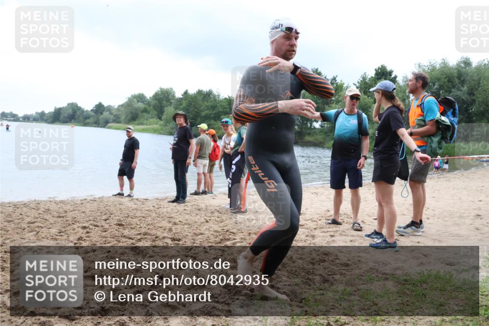 21.06.2025 - 27. Vierlanden-Triathlon Lena Gebhardt http://msf.ph/oto/8042935 15.06.2025 13:23:24 Schwimmen 1250, 1262, 1264, 1287, 1290, 1306 meine-sportfotos.de