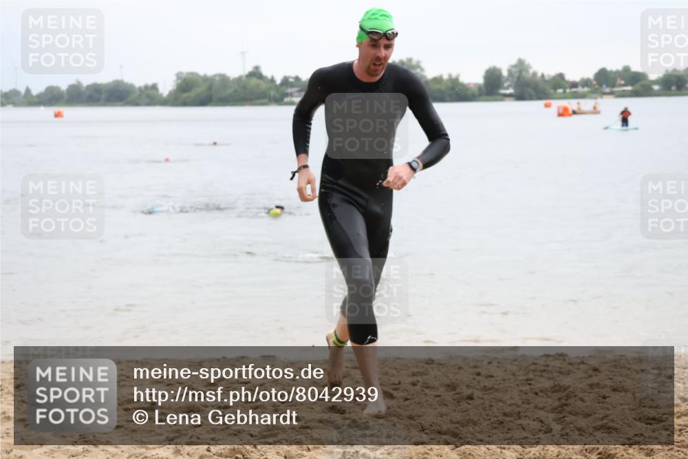 21.06.2025 - 27. Vierlanden-Triathlon Lena Gebhardt http://msf.ph/oto/8042939 15.06.2025 13:23:26 Schwimmen 1262, 1264, 1287, 1290, 1306 meine-sportfotos.de