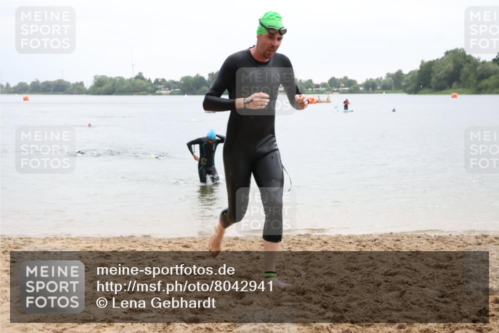 21.06.2025 - 27. Vierlanden-Triathlon Lena Gebhardt http://msf.ph/oto/8042941 15.06.2025 13:23:26 Schwimmen 1262, 1264, 1287, 1290, 1306 meine-sportfotos.de