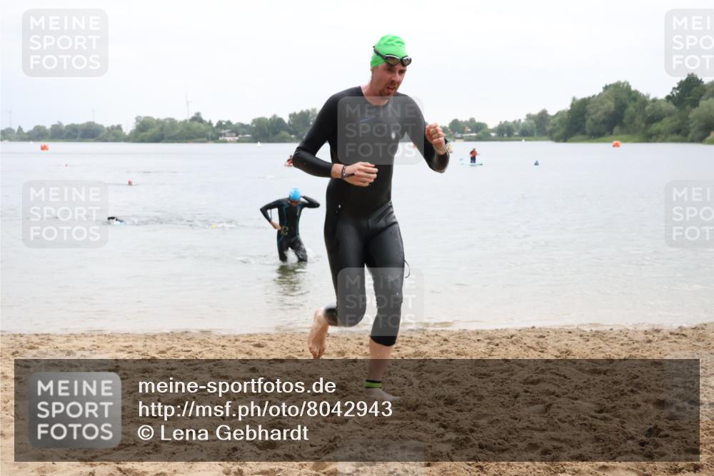 21.06.2025 - 27. Vierlanden-Triathlon Lena Gebhardt http://msf.ph/oto/8042943 15.06.2025 13:23:26 Schwimmen 1262, 1264, 1287, 1290, 1306 meine-sportfotos.de