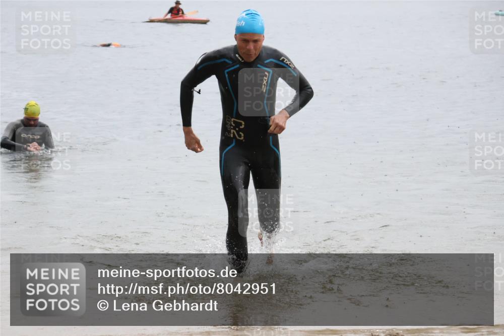21.06.2025 - 27. Vierlanden-Triathlon Lena Gebhardt http://msf.ph/oto/8042951 15.06.2025 13:23:30 Schwimmen 1264, 1287, 1290, 1306 meine-sportfotos.de