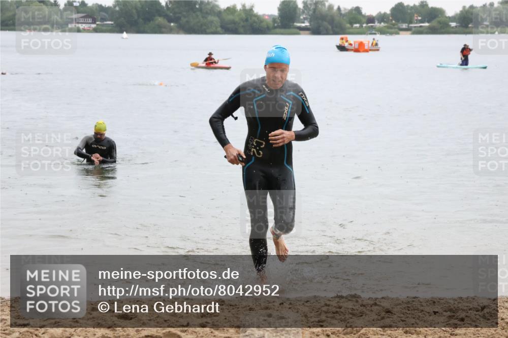 21.06.2025 - 27. Vierlanden-Triathlon Lena Gebhardt http://msf.ph/oto/8042952 15.06.2025 13:23:30 Schwimmen 1264, 1287, 1290, 1306 meine-sportfotos.de