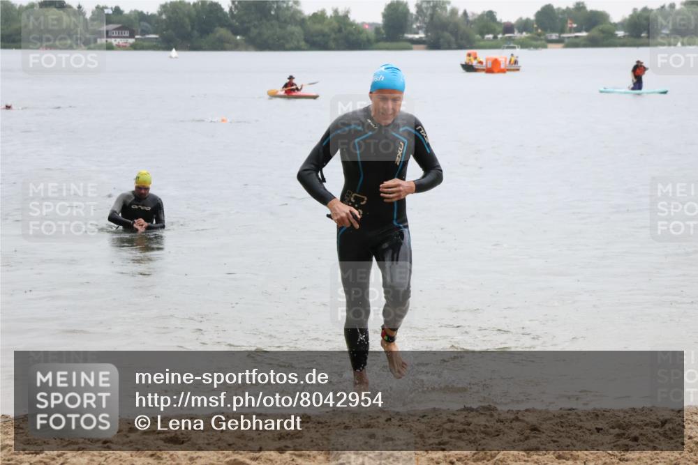 21.06.2025 - 27. Vierlanden-Triathlon Lena Gebhardt http://msf.ph/oto/8042954 15.06.2025 13:23:31 Schwimmen 1237, 1264, 1287, 1290, 1306 meine-sportfotos.de