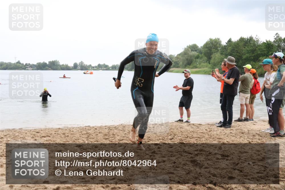 21.06.2025 - 27. Vierlanden-Triathlon Lena Gebhardt http://msf.ph/oto/8042964 15.06.2025 13:23:33 Schwimmen 1237, 1264, 1287, 1296, 1306 meine-sportfotos.de