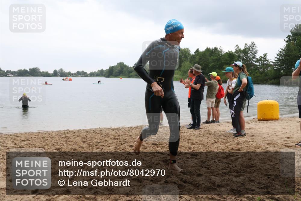 21.06.2025 - 27. Vierlanden-Triathlon Lena Gebhardt http://msf.ph/oto/8042970 15.06.2025 13:23:33 Schwimmen 1237, 1264, 1287, 1296, 1306 meine-sportfotos.de