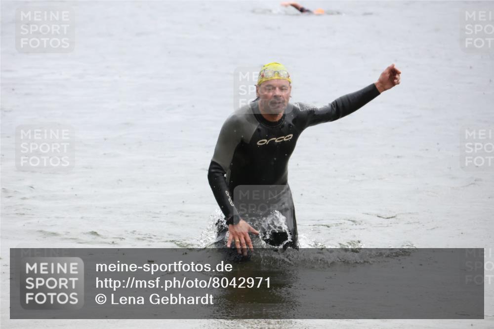 21.06.2025 - 27. Vierlanden-Triathlon Lena Gebhardt http://msf.ph/oto/8042971 15.06.2025 13:23:36 Schwimmen 1237, 1257, 1260, 1264, 1296, 1306 meine-sportfotos.de