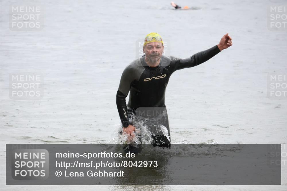 21.06.2025 - 27. Vierlanden-Triathlon Lena Gebhardt http://msf.ph/oto/8042973 15.06.2025 13:23:36 Schwimmen 1237, 1257, 1260, 1264, 1296, 1306 meine-sportfotos.de