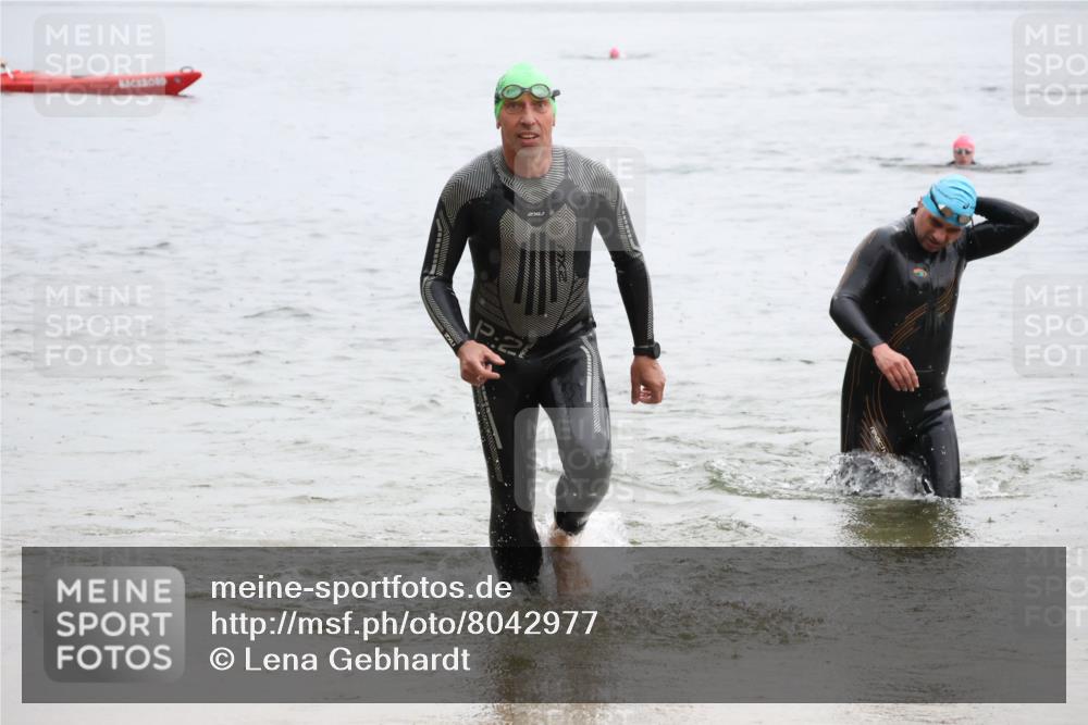 21.06.2025 - 27. Vierlanden-Triathlon Lena Gebhardt http://msf.ph/oto/8042977 15.06.2025 13:23:38 Schwimmen 1237, 1257, 1260, 1296, 1306 meine-sportfotos.de