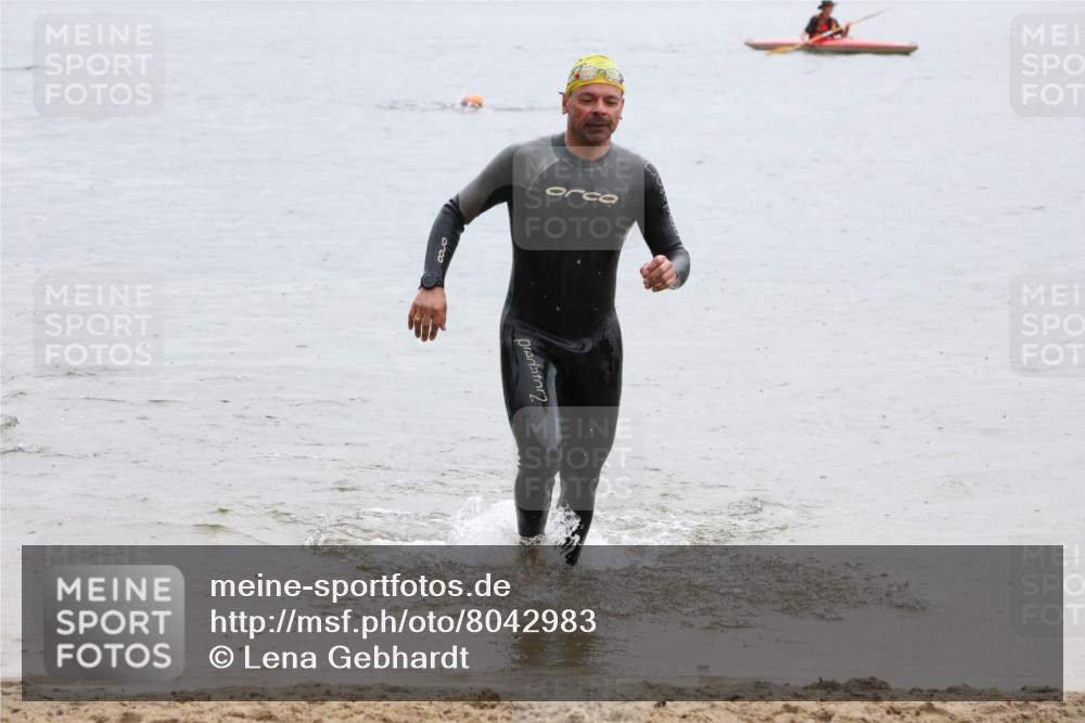 21.06.2025 - 27. Vierlanden-Triathlon Lena Gebhardt http://msf.ph/oto/8042983 15.06.2025 13:23:39 Schwimmen 1237, 1257, 1260, 1296, 1306 meine-sportfotos.de