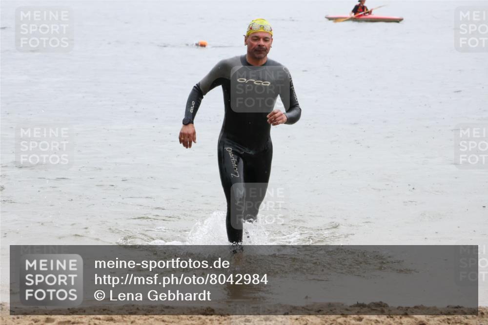 21.06.2025 - 27. Vierlanden-Triathlon Lena Gebhardt http://msf.ph/oto/8042984 15.06.2025 13:23:39 Schwimmen 1237, 1257, 1260, 1296, 1306 meine-sportfotos.de