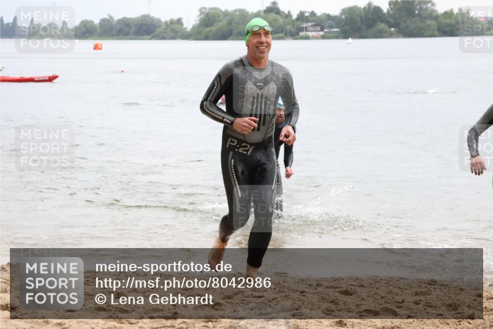 21.06.2025 - 27. Vierlanden-Triathlon Lena Gebhardt http://msf.ph/oto/8042986 15.06.2025 13:23:40 Schwimmen 1237, 1257, 1260, 1296, 1306 meine-sportfotos.de
