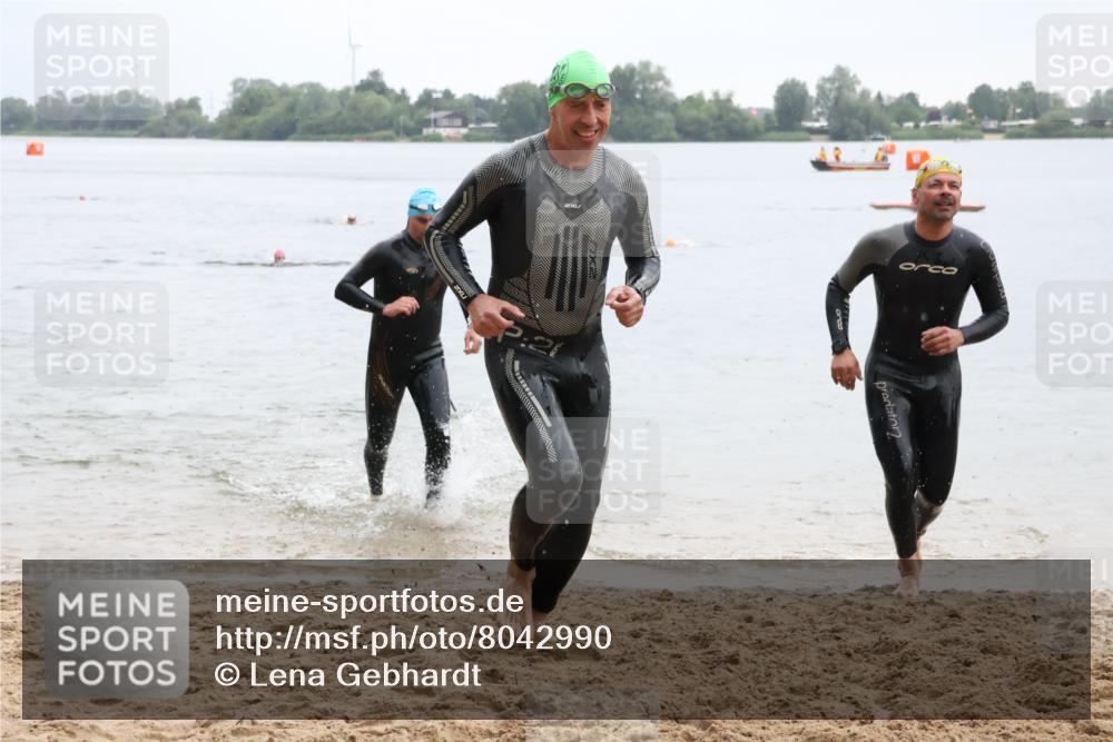 21.06.2025 - 27. Vierlanden-Triathlon Lena Gebhardt http://msf.ph/oto/8042990 15.06.2025 13:23:41 Schwimmen 1237, 1257, 1260, 1296, 1306 meine-sportfotos.de