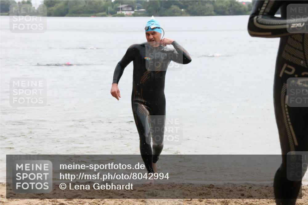 21.06.2025 - 27. Vierlanden-Triathlon Lena Gebhardt http://msf.ph/oto/8042994 15.06.2025 13:23:42 Schwimmen 1237, 1257, 1260, 1296, 1306 meine-sportfotos.de