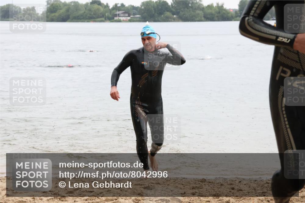 21.06.2025 - 27. Vierlanden-Triathlon Lena Gebhardt http://msf.ph/oto/8042996 15.06.2025 13:23:42 Schwimmen 1237, 1257, 1260, 1296, 1306 meine-sportfotos.de