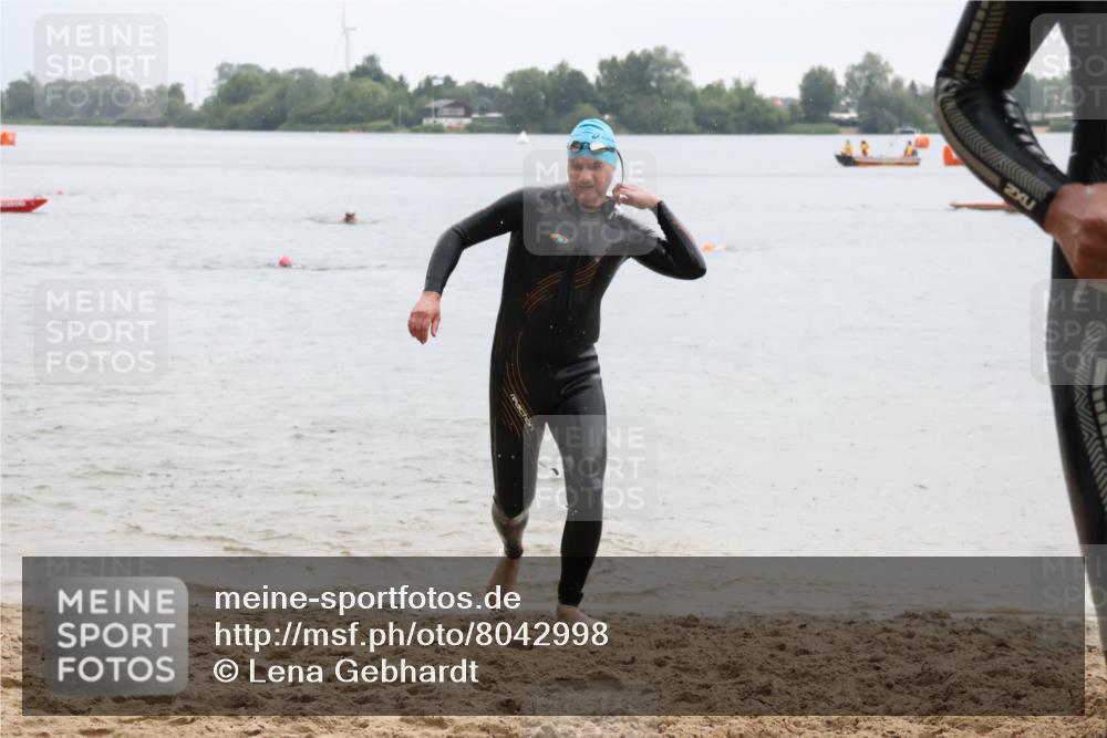 21.06.2025 - 27. Vierlanden-Triathlon Lena Gebhardt http://msf.ph/oto/8042998 15.06.2025 13:23:42 Schwimmen 1237, 1257, 1260, 1296, 1306 meine-sportfotos.de