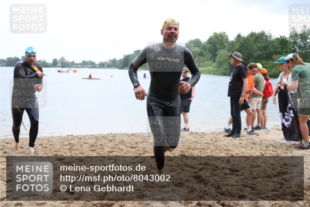 21.06.2025 - 27. Vierlanden-Triathlon Lena Gebhardt http://msf.ph/oto/8043002 15.06.2025 13:23:44 Schwimmen 1237, 1245, 1257, 1260, 1296 meine-sportfotos.de