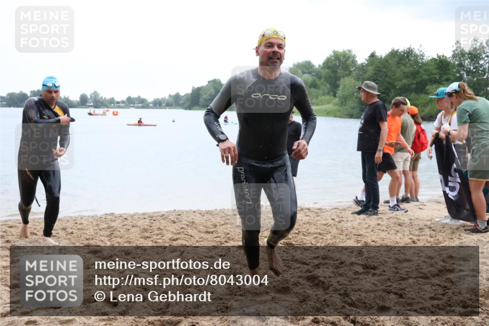 21.06.2025 - 27. Vierlanden-Triathlon Lena Gebhardt http://msf.ph/oto/8043004 15.06.2025 13:23:44 Schwimmen 1237, 1245, 1257, 1260, 1296 meine-sportfotos.de