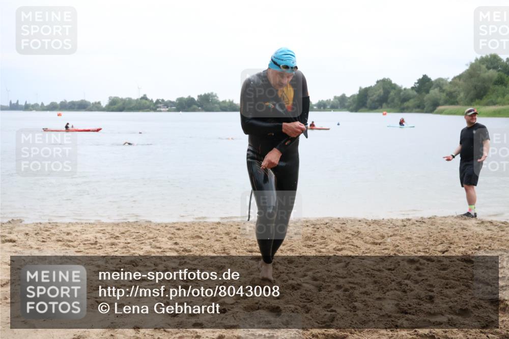 21.06.2025 - 27. Vierlanden-Triathlon Lena Gebhardt http://msf.ph/oto/8043008 15.06.2025 13:23:45 Schwimmen 1237, 1245, 1257, 1260, 1296 meine-sportfotos.de