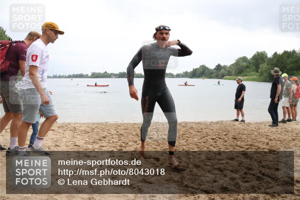 21.06.2025 - 27. Vierlanden-Triathlon Lena Gebhardt http://msf.ph/oto/8043018 15.06.2025 13:23:48 Schwimmen 1237, 1245, 1257, 1260, 1296 meine-sportfotos.de