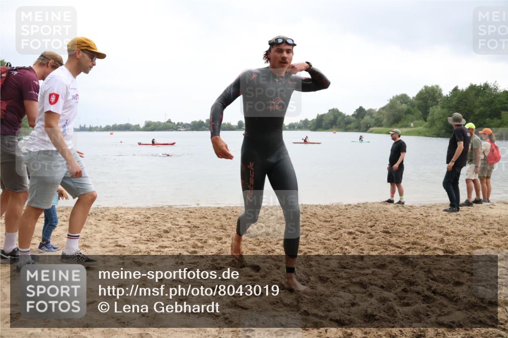 21.06.2025 - 27. Vierlanden-Triathlon Lena Gebhardt http://msf.ph/oto/8043019 15.06.2025 13:23:48 Schwimmen 1237, 1245, 1257, 1260, 1296 meine-sportfotos.de