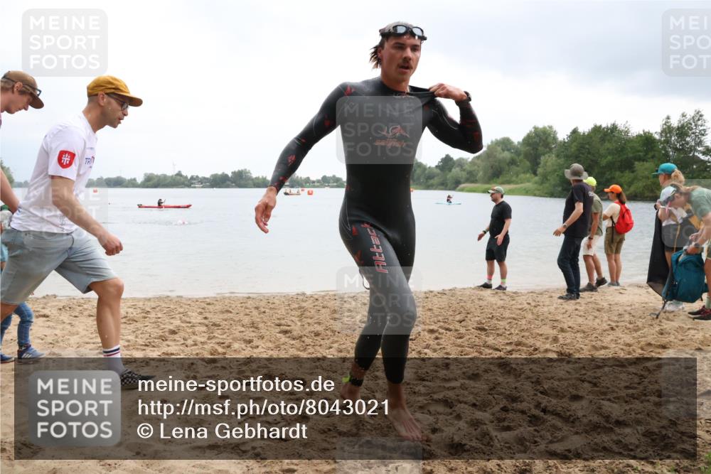 21.06.2025 - 27. Vierlanden-Triathlon Lena Gebhardt http://msf.ph/oto/8043021 15.06.2025 13:23:48 Schwimmen 1237, 1245, 1257, 1260, 1296 meine-sportfotos.de