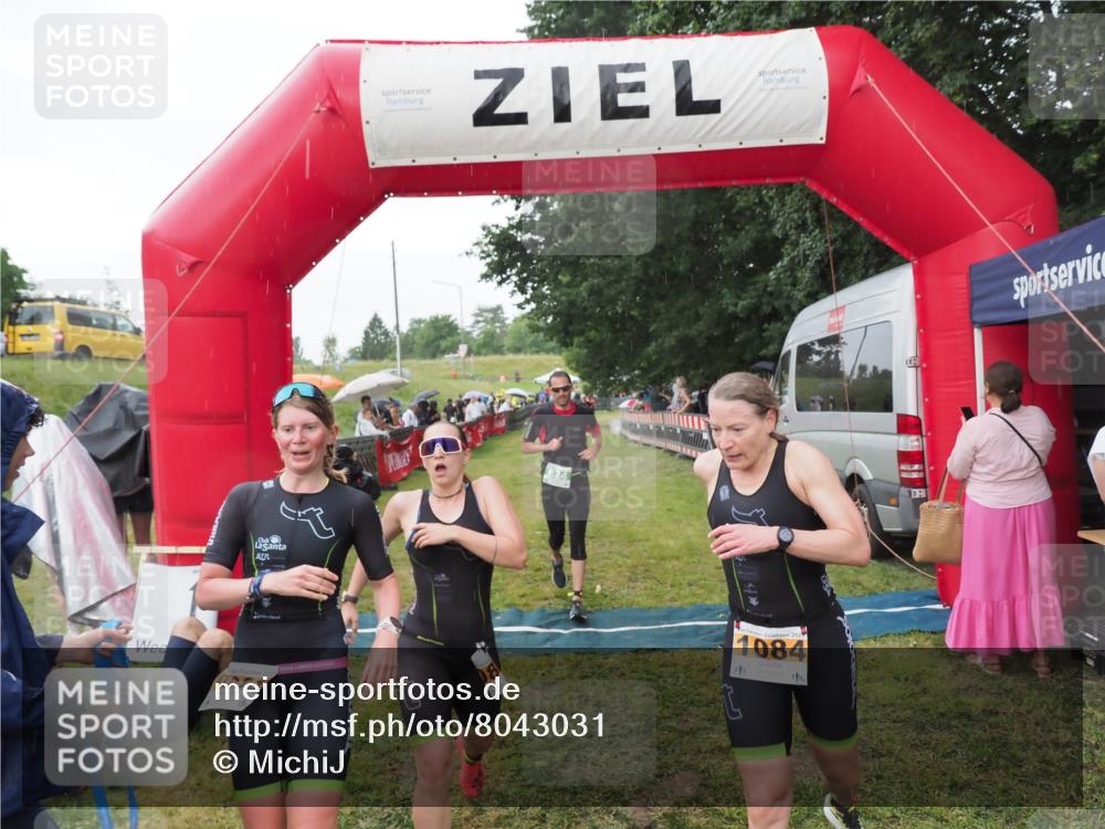 21.06.2025 - 27. Vierlanden-Triathlon MichiJ http://msf.ph/oto/8043031 15.06.2026 13:39:16 Ziel 745, 789, 824, 1082, 1083, 1084 meine-sportfotos.de