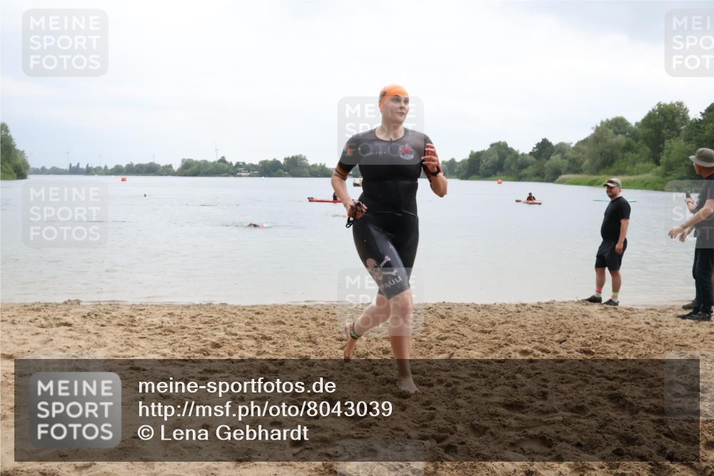 21.06.2025 - 27. Vierlanden-Triathlon Lena Gebhardt http://msf.ph/oto/8043039 15.06.2025 13:23:55 Schwimmen 1245, 1260 meine-sportfotos.de