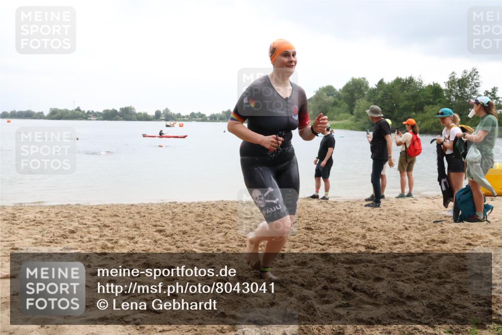 21.06.2025 - 27. Vierlanden-Triathlon Lena Gebhardt http://msf.ph/oto/8043041 15.06.2025 13:23:55 Schwimmen 1245, 1260 meine-sportfotos.de