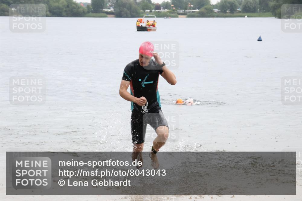21.06.2025 - 27. Vierlanden-Triathlon Lena Gebhardt http://msf.ph/oto/8043043 15.06.2025 13:24:08 Schwimmen 1307 meine-sportfotos.de