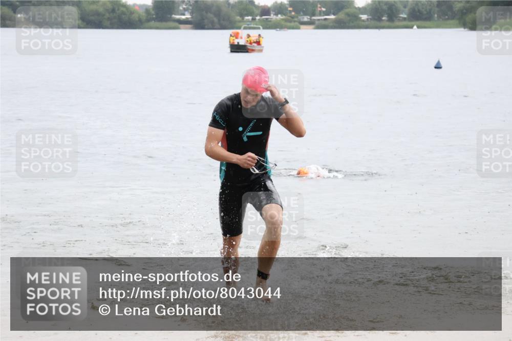 21.06.2025 - 27. Vierlanden-Triathlon Lena Gebhardt http://msf.ph/oto/8043044 15.06.2025 13:24:09 Schwimmen 1307 meine-sportfotos.de