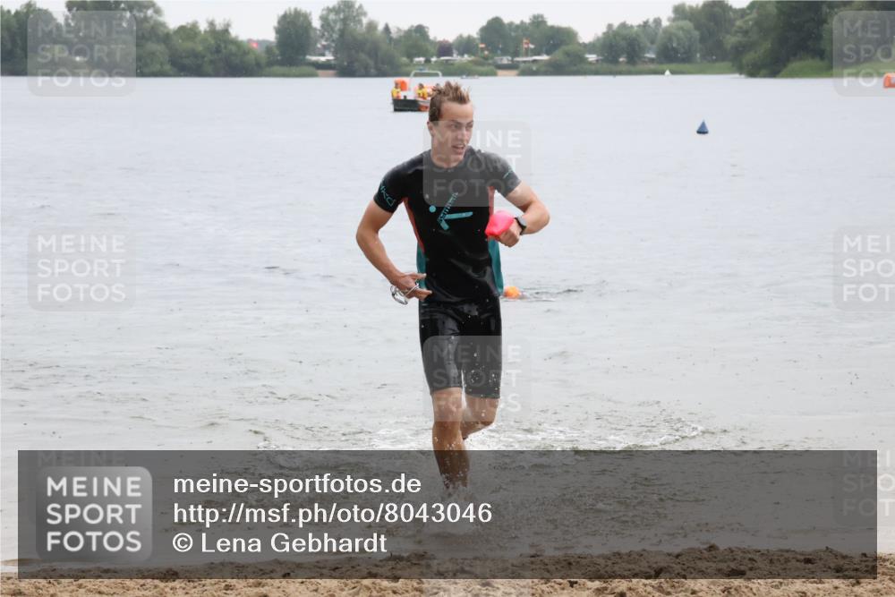 21.06.2025 - 27. Vierlanden-Triathlon Lena Gebhardt http://msf.ph/oto/8043046 15.06.2025 13:24:09 Schwimmen 1307 meine-sportfotos.de