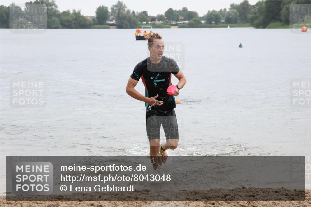 21.06.2025 - 27. Vierlanden-Triathlon Lena Gebhardt http://msf.ph/oto/8043048 15.06.2025 13:24:09 Schwimmen 1307 meine-sportfotos.de