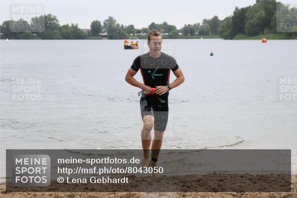 21.06.2025 - 27. Vierlanden-Triathlon Lena Gebhardt http://msf.ph/oto/8043050 15.06.2025 13:24:10 Schwimmen 1307 meine-sportfotos.de
